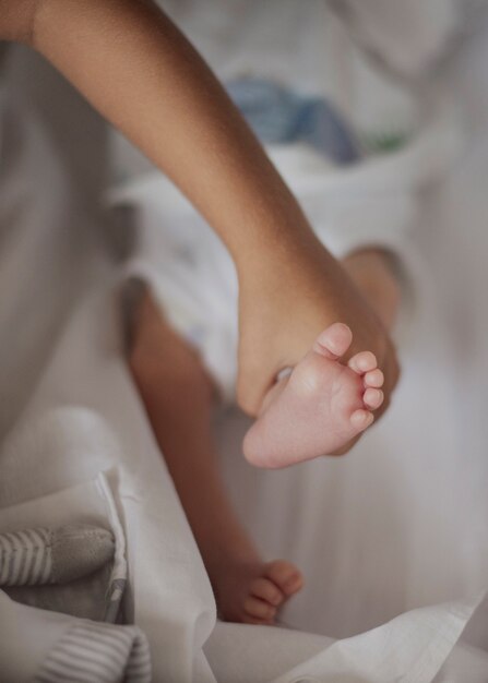 Главные признаки гноя под ногтем у ребенка