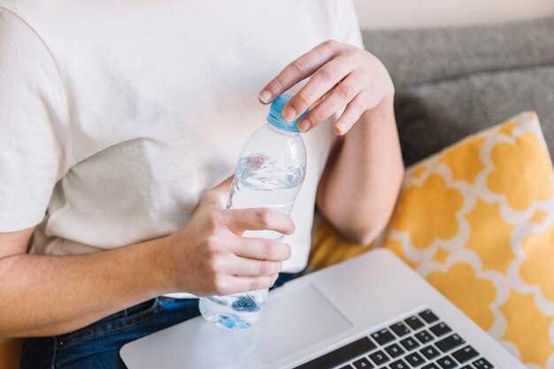 Почему беременным женщинам необходимо пить больше воды?